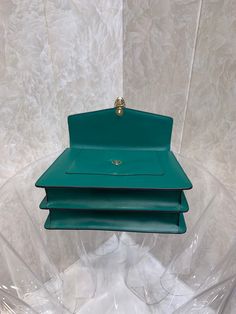 Size: 25cm*20cm*10.5cm It comes with Dust box, Care manual, Tag, and Paper bag. High-end Green Shoulder Bag Satchel, High-end Green Shoulder Bag With Top Carry Handle, High-end Green Satchel With Detachable Handle, High-end Square Box Bag With Detachable Strap, High-end Green Box Bag With Top Carry Handle, Designer Green Box Bag With Top Carry Handle, High-end Square Box Bag With Removable Pouch, High-end Green Top Handle Satchel, Designer Green Tote Box Bag