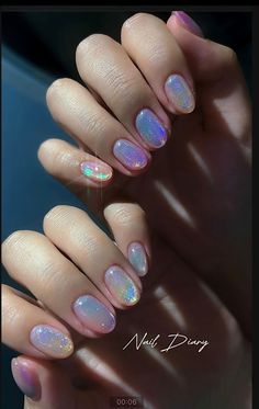 Short Nail Designs Unique, Bubble Nail Design, Opal Nails Gel, Bubble Nails Designs, 30 Birthday Nails, Aurora Nails Design, Shiny Gel Nails, Iridescent Nail Designs