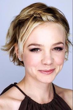 Short Choppy Hairstyle for Thin Hair Kort Bob, Grown Out Pixie, Growing Out Hair, Dunner Wordend Haar, Braided Bangs, Carey Mulligan, Choppy Hair, Growing Out Short Hair Styles, Short Choppy Hair