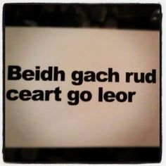 a white sign with black writing on it that says, beiidh gach rud heart go leon