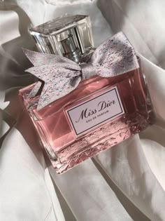 #aesthetic #perfume #preppy #coquette #fall #makeup #beauty Profumo Victoria Secret, Koleksi Parfum, Perfume Dior, Dior Aesthetic, Pink Perfume, Dior Perfume, Perfume Collection Fragrance, Perfume Scents, Perfume Lover