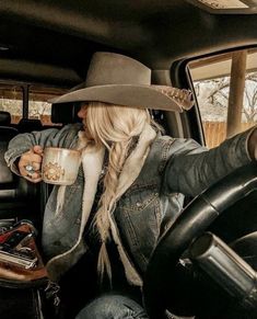 Foto Cowgirl, Country Style Outfits, Western Wear Outfits, Looks Country, Rodeo Life, Cowgirl Aesthetic, Estilo Country