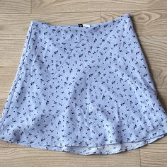 H&M Blue Floral Skirt - Brand New Size 2 High Waisted Above Knee Skirt H&m Pleated Summer Skirt, H&m Summer Pleated Skirt, H&m Pleated Skirt For Summer, H&m Lined Skirt For Spring, H&m Spring Lined Skirt, H&m Summer Skort Short Length, H&m Summer Mini Length Bottoms, H&m Mini Length Bottoms For Summer, H&m Pleated Mini Skirt For Spring