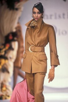 Christian Dior Runway, Dior Runway, Christian Dior Designer, Dior Collection, 90s Runway Fashion, Christian Dior Haute Couture, Christian Fashion, Dior Haute Couture, Gianfranco Ferre