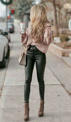 Lederhosen Outfit, Pretty Winter Outfits, Blush Sweater, Winter Leggings, Cute Winter Outfits, Bags Fashion, Inspired Outfits, 가을 패션