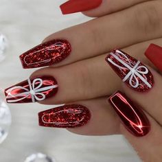 nails designs nail christmas red coffin winter ideas acrylic mood classy long manicure xmas traditional classic easy rot inspire trendy Nail Art Noel, Christmas Nail Art Easy, Holiday Nails Christmas, Special Nails, Red Christmas Nails, Christmas Nails Easy, Christmas Nail Art Designs, Christmas Nails Acrylic