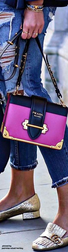 Prada Cat Purse, Best Luggage, Handbags Luxury, Jewelry Luxury, Womens Jewelry, Zara Kids, Prada Handbags, Tres Chic, Luxury Sunglasses