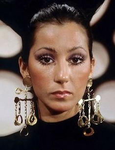 Halloween 2023 Trends, 70s Glam Makeup, Cher Makeup, 70s Cher, Young Cher, Cher 70s, Cher Looks, Cher Outfits, 60s Makeup