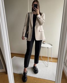 Outfit Trabajo, Outfits For The Office, Office Fits, Corporate Baddie, Casual Work Outfits Women, Stylish Work Attire, Corporate Outfits, Business Casual Outfits For Work, Work Fits