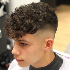 New Men Hairstyles, Mens Hairstyles Curly, Haircut Selfie, Photo Hijab, Low Fade Haircut, Men Haircut Curly Hair, Wavy Hair Men, Cute Hairstyle