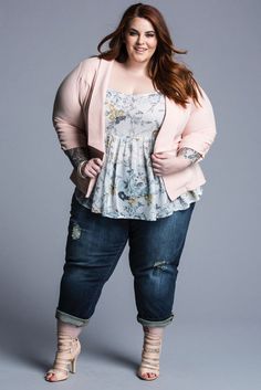 Tess Holliday, Plus Size Inspiration, Plus Size Beauty, Plus Size Models, Pink Cardigan, Plus Size Fashion For Women, Curvy Girl Fashion