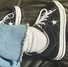 Low Top Converse Aesthetic, Converse Shoes Star, Converse One Star Aesthetic, Black And White Star Shoes, Converse One Stars, Converse Star Player, Old Converse Aesthetic Grunge, Converse One Star