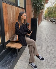 Vans Outfit Womens, Estilo Vans, Dad Pants, Emelie Lindmark, Vans Outfit, Winter Fashion Outfits Casual, Keeping It Simple