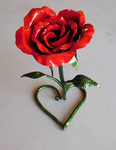 Heart based Rose Blacksmith Flowers, Rose Sculpture, Blacksmith Shop, Art Wire, Metal Garden Art, Heart Flower, Metal Projects, Welding Art