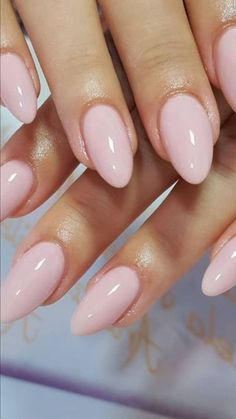 Classy Almond Nails Short, Almond Nails Short, Classy Almond Nails, Paznokcie Hello Kitty, Almond Gel Nails, Kutek Disney, Nail Looks, Nagel Tips, Grunge Nails