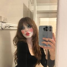 Artsy Halloween Costume, Casual Clown Makeup, Spooky Clown Makeup, Clown Editorial, Pierrot Clown Makeup, Vintage Clown Aesthetic, Cute Clown Outfit, Subtle Clown Makeup, Glam Clown Makeup