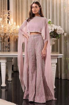 subtle pink color indo western outfit for perfect wedding wear🫰🏻🤍 Indian Outfits Modern, Function Dresses, Look Boho Chic, Lehenga Designs Simple, Lilac Pink, Indian Dresses Traditional, Traditional Indian Outfits