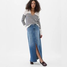 Great Transition Piece - Can Wear With Sweater Or Tank - Perfect With White Sneakers Too. Paris Winter Outfits, Gap Brand, Long Jean Skirt, Brunch Fashion, Denim Skirt Outfits, Knit Maxi Skirt, Denim Skirt Women, Denim Maxi, Long Jeans