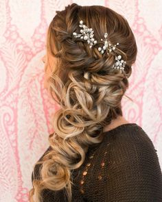 Curled Wedding Hair, Hair Comb Clips, Quinceanera Hairstyles, Hair Design, Hairstyles For Long Hair, Wedding Hairstyles For Long Hair, Bridal Hair And Makeup, Formal Hairstyles, Wedding Hair And Makeup