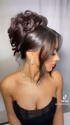 Formal Hairstyles For Long Hair, Quinceanera Hairstyles, Hoco Hairstyles, Quince Hairstyles, High Bun, Makijaż Smokey Eye, Wedding Hair Inspiration, Hair Stylies