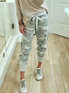 cd0dce8fca267bf1fb86cf43e18d5598desc46270254ri Drawstring Waist Pants, Mom Clothes, Camo Outfits, Wild Grass, Yoga Iyengar, Leopard Fashion, Casual Joggers, Drawstring Jogger, Hoodie Size Chart