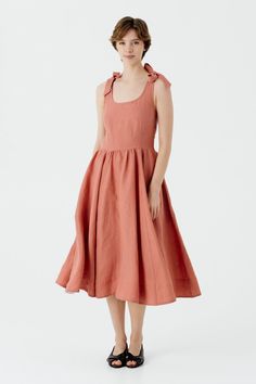 Dive into vintage charm with our Amelia Dress. Made from 100% linen, it ensures comfort with a full circle skirt, side zip, and elastic back detailing. The open neckline with laces gives it a timeless appeal, perfect for brunches or semi-formal gatherings. DRESS DESIGN FEATURES: * Tailored fit * Full circle skirt with white interior lining on the bottom hem * Size zip * Elastic back detailing * Open neckline finished with laces for ribbons * Side-seam pockets * Below the knee length Model's heig Bridesmaid Dress Spring, Summer Dresses Wedding Guest, Linen Dress Summer, Minimalist Dress, Dress Minimalist, Cooking Stuff, Dresses Wedding Guest, Dress Cottagecore, Amelia Dress