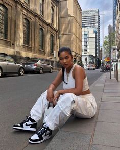 All White Jordan 1, Outfits With Jordan 1s, Jordan Outfits Womens, Air Jordan 1 Black, Black White Jordans, Jordan 1 Outfit, Jordan 1 Black, Jordan Outfit