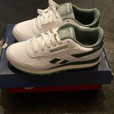 Girls Reebok Sneakers. Brand New With Tags And Box. Size 3.5 Leather Reebok, 90s Shoes, Reebok Sneakers, Reebok Shoes, Sneaker Brands, White Green, Girls Shoes, Kids Shoes, Kids Shop