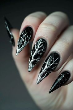 Witchie Nails, Summer Goth Nails, Nail Design Dark, Weird Nails, Alt Nails, Exotic Nail Designs, Gothic Nail Art, Fall Nails Ideas, Nailart Ideas