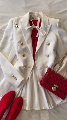 Old Money Aesthetic Outfit, Mode Gossip Girl, Money Clothes, Gossip Girl Outfits, Chique Outfits, Aesthetic Outfit Ideas, Money Aesthetic, Old Money Aesthetic