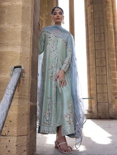 Reception Theme, Nida Azwer, Velvet Dress Designs, Punjabi Outfits, Lawn Dress, Silk Outfit, Pakistani Bridal Dresses, Organza Dupatta