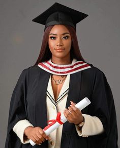 Graduation Potraits Idea, Studio Photoshoot Ideas Graduation, Convocation Shoot Ideas, Graduation Photography Studio, Convocation Poses, Academic Affirmations, Graduation Studio Photoshoot Ideas, Graduation Poses Photo Shoots, Convocation Photoshoot