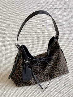 @miahonorahh Cute Designer Bags, Aesthetic Purse, Purse Aesthetic, Purse Outfit, Leopard Bag, My Style Bags, Cool Bags