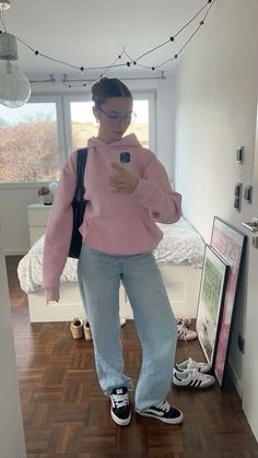 #outfits #ootd #fall #pink #pinkhoodie #aesthetic Pastel Outfit Inspo Aesthetic, Outfits With Pink Sweatshirt, Pink Hoddies Outfits Ideas, How To Style Pink Hoodie, Pink Fall Outfit Ideas, Gap Jacket Outfit Aesthetic, Baggy Pink Outfit, Pink Hoodie Outfit Ideas, Pink Gap Hoodie Outfit