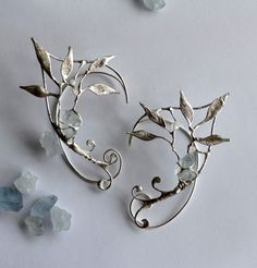 Elven ear cuffs with celestine.  Made of silver plated wire and tin. No piercing needed. nickelfree. Ear Ring Design, Fae Ear Jewelry, Elf Ears Earrings, Elf Ears Jewelry, Silver Fairy Style Ear Cuff As Gift, Jewelry Elf Ears, Cute Silver Earrings, Silver Elf Ear Cuffs, Wire Elf Ears