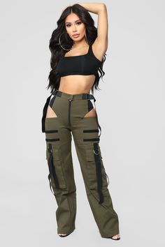 High Waisted Cargo Pants, Cargo Pants Style, Olive Fashion, Camouflage Outfits, Janet Guzman, Camouflage Pants, Pants Plus Size, Green Cargo Pants, Stylish Women Fashion