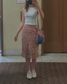 Pink Maxi Skirt Outfit Summer, Mid Skirt Outfits Aesthetic, Flower Midi Skirt Outfit, Low Rise Shoes Outfit, Midi Skirt Floral Outfit, Midi Skirt Floral, Long Skirt Outfits Floral, Aesthetic Midi Skirt Outfit, Mid Skirts