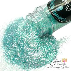 High Sparkling Iridescent Glitter Snow Globe Nails, Accent Wall Paint Colors, Nail Kits, Art Hacks, Farmhouse Christmas Ornaments, Acrylic Nail Shapes, Bling Crafts, Mermaid Glitter, Diy Acrylic Nails