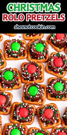 Rolo pretzel bites on a white plate. Rolo Pretzel, Rolo Pretzels, Christmas Pretzels, Dessert Oreo, Xmas Treats, Christmas Baking Recipes, Easy Christmas Treats, Candy Recipes Homemade, Christmas Candy Recipes