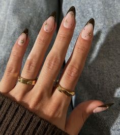 Simple Winter Nail Ideas, November Nail Ideas, November Nail, November Nail Designs, Chipped Nail Polish, Bow Nail Designs, Glitter French Nails, Winter Nail Ideas, Kutek Disney