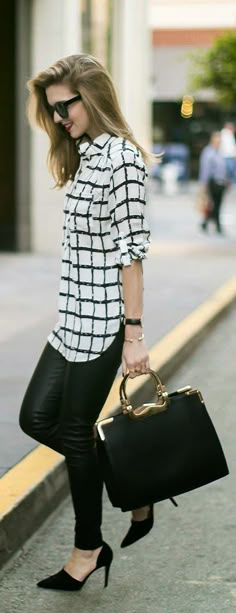 Square Layers, Square Shirt, Medium Haircut, Lv Handbag, Elegantes Outfit Damen, Hair Layers, Rok Outfit, Framing Layers, Wear Red