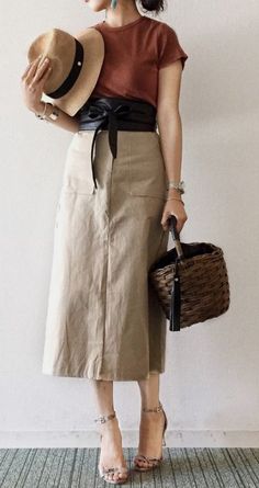 Look Working Girl, Instagram Pro, Christian Fashion, Obi Belt, Elegante Casual, Mode Casual, In The Closet, A Skirt, Looks Chic