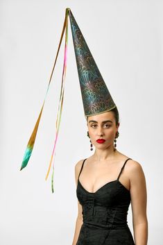 Princess Fantasy, Party Crackers, A Royal Affair, Mad Hat, Mardi Gras Costumes, Late Middle Ages, Fantasy Princess, Paper Cones, Marbled Paper