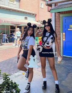 Aesthetic Disney Outfits Winter, Aesthetic Theme Park Outfits, Comfy Theme Park Outfit, Maleficent Disney Outfit, Spiderman Disney Outfit, Disney Women Outfits, Hong Kong Disneyland Outfit, Stitch Disney Outfit