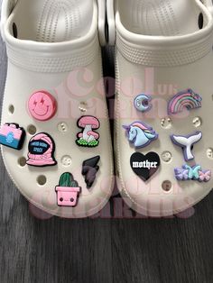 Crocs Charms Aesthetic, Croc Pins, Crocs With Jibbitz, Flowers Heart