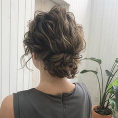 Prom Hair Up, Curly Hair Up, Grey Curly Hair, Corte Bob, Hairdo Wedding, Curly Hair Inspiration, Work Hairstyles