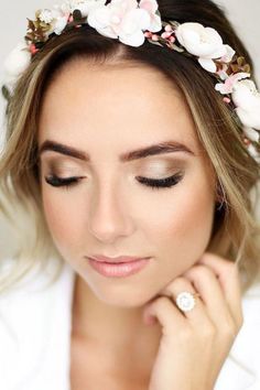 Jak dobrać makijaż ślubny? - zdjęcie 2 Machiaj Smokey Eyes, Beautiful Wedding Makeup, Blonde Hair Makeup, Wedding Makeup For Brown Eyes, Wedding Makeup Tips, Skirt Diy, Bridal Makeup Natural, Makeup For Blondes, Wedding Day Makeup