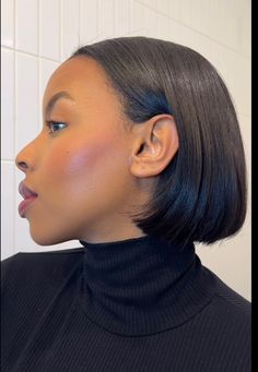 Silk Press Natural Hair Short Bob 4c, Relaxed Hair With Bangs, Bob Cut Black Women Real Hair, Short Hairstyle Women Middle Part, French Bob Black Women, Curtain Bangs Bob Short, Bob Haircut For Black Women, Bob Haircut Black Women, Hairstyles Using Braiding Hair