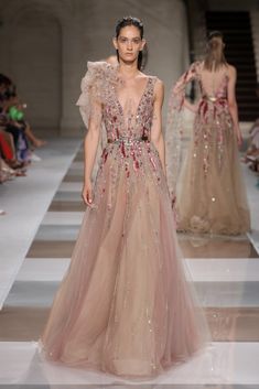 Zaid Nakad, Ziad Nakad Couture, Ziad Nakad, 2019 Couture, Collection Couture, Fashion Gowns, Asymmetrical Neckline, Fashion Weeks, Gorgeous Gowns