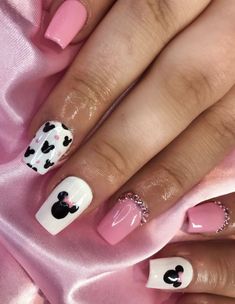 Disney Themed Nails Acrylic Short, Minnie Nails Designs, Pink Disney Nails, Disney Theme Nails, Disney Themed Nails Acrylic, Classy Disney Nails, Mickey And Minnie Nails, Minnie Nails, Minnie Mouse Nail Art